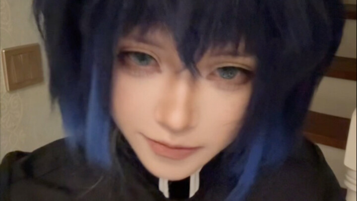 Kalau aku, si jagoan ini, nyanyiin lagu buat kamu, kamu cuma bisa seneng-seneng sendiri deh.