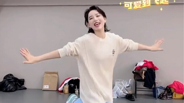 لي سيداني ترقص على أغنية "أحبك" لوانغ شينلينغ