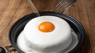 Trứng chiên: Chỉ cần cắt một miếng, người đánh giá đã thốt lên: "Trần nhà vỡ rồi!"