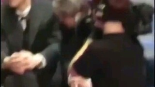 【EXO】باي هيان: ذهبت فقط لقضاء الحاجة وعدت لأجد أنني حصلت على جائزة؟ سيهون: أخرجوني من هنا!
