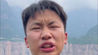 室友挑战爬山走飞拉达，全程惊心动魄，太恐怖了