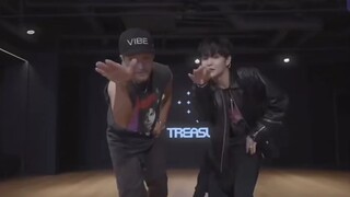 Pas banget, siapa yang mengerti, tetap nyaman di rumah sendiri. Kakak Kedua ✘ Kakak Kedua