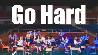 الرقصة الأصلية «GO HARD» | العودة إلى سن 18، جميع الفتيات الجميلات في الحرم الجامعي الأمريكي يجتمعن 