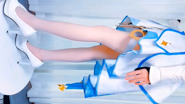 I will ignite the glowworm in your heart         Genshin Impact  Lumine cosplay