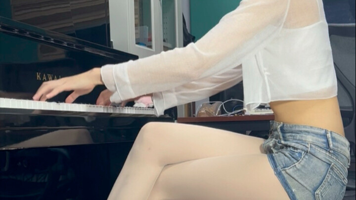 Người mẫu da trắng cao 190cm chơi bản nhạc “Dần dần bị bạn thu hút”