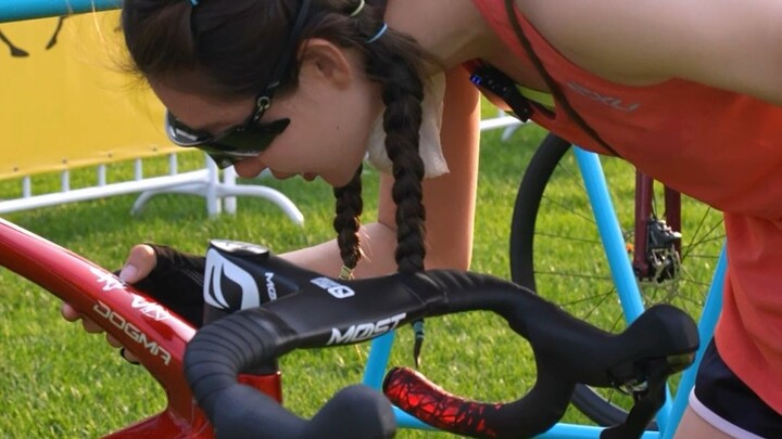 At triathlon races, you can not only watch the competition and handsome athletes and beautiful women
