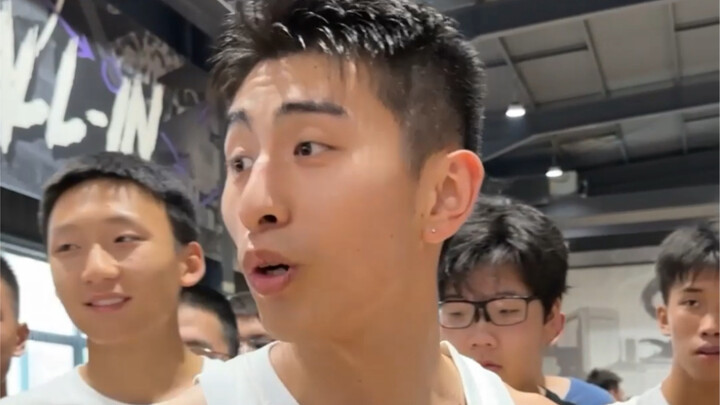 Sampai sekarang aku masih tidak percaya dia seorang perempuan, terlalu bebas dan santai