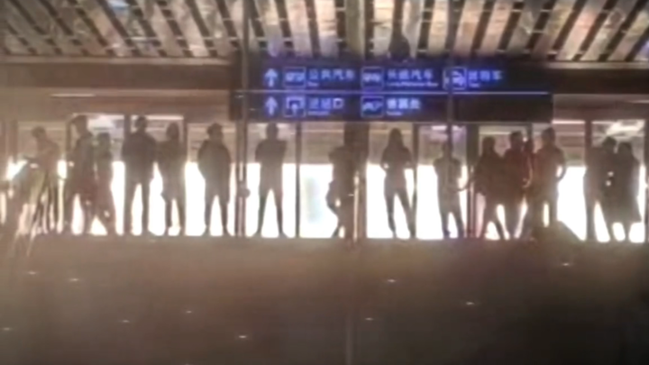 Cukup melihat postur berdiri saja sudah tahu betapa menakutkannya mereka!