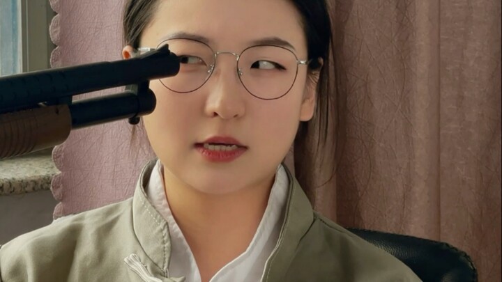 أنا أسدّ فوهة بندقيتك ولا يوجد فيها رصاص!