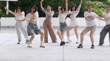 Pada tahun 2025, akan ada cover "Falling Flowers" yang begitu sempurna. Masa muda siapakah ini? Ruan