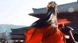 就离谱！这么厚重的戏服都能打出最干净利落的动作来！