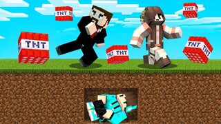 MINECRAFT MANHUNT ! Tapi Aku Prank Mereka Dengan Hujan TNT 🤣