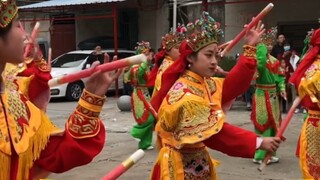 Get out of the way! The Women's Yingge Troupe is here!
