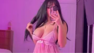 Cewek Seksi Ini Bikin Semua Orang Lupa Ngedip 😳