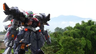 Lebih dari 5.000 foto animasi stop-motion dari Zeon yang sempurna, kota mecha model stop-motion nasi