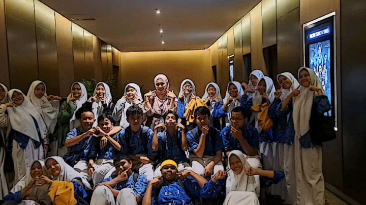 udah dulu kelas 83 sama teman-teman sekolah SMP muhammadiyah 1 depok