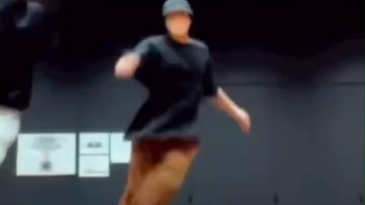 Jungkook said the house dance he wants to do might look like this! Amazing!