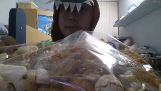 ASMR EATING SOUNDS - JAPANESE MIX OF RICE CRACKERS(SENBEI) AND ROASTED NUTS
