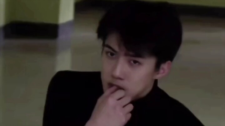 【Wu Shixun】Sweater kerah tinggi hitam tak pernah ketinggalan zaman!