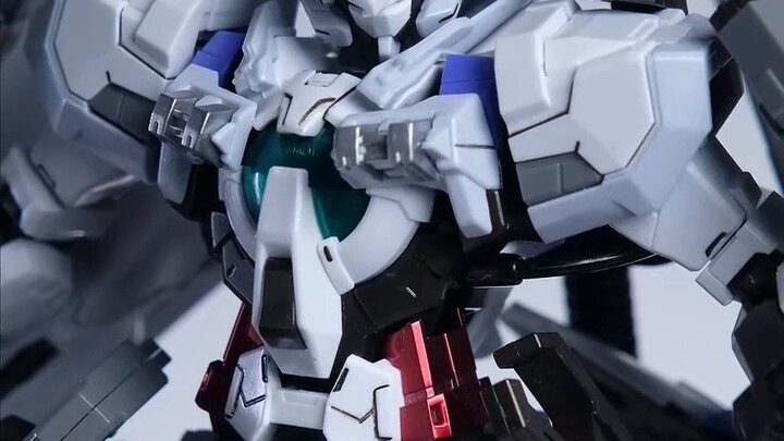 Model Gundam cocok untuk menyiksa teman