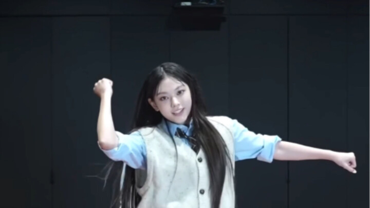 The clarity of Haerin's straight shot in the school uniform version of Cookie's practice room is ver