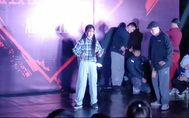 [Fat Face Mirror] Lần đầu tiên tôi tham gia một cuộc thi hip-hop với mái tóc đuôi ngựa đôi, trông th