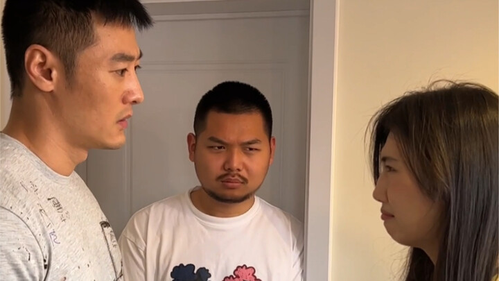 صديقتُي المقرَّبة ارتكبت خطأً وتريد من صديقها أن يُرضِيها، ثم جاءت تبحث عني.