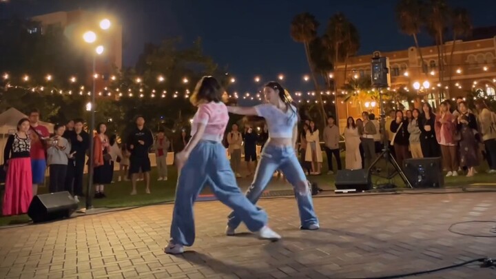 The atmosphere is great! The USC Mid-Autumn Festival Temple Fair in the United States presents a due