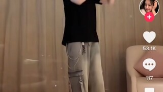 ชาวเน็ตต่างชาติชม Ding Yuxi เต้นบน TikTok
