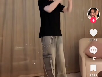 Foreign netizens watch Ding Yuxi dance on Tiktok