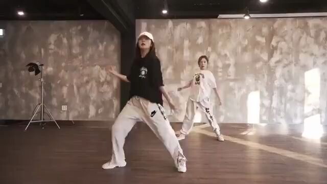 【Red Velvet】Nhanh tay xem soái ca nhảy nào! Seulgi cập nhật trên Instagram phòng tập nhảy