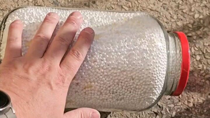 การแข่งขันทุบขวดบนบันไดให้ระเบิด