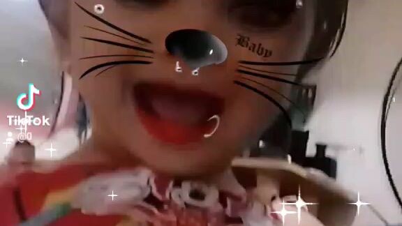 pusa na punkista daw sya.🤣😂🥰🤗