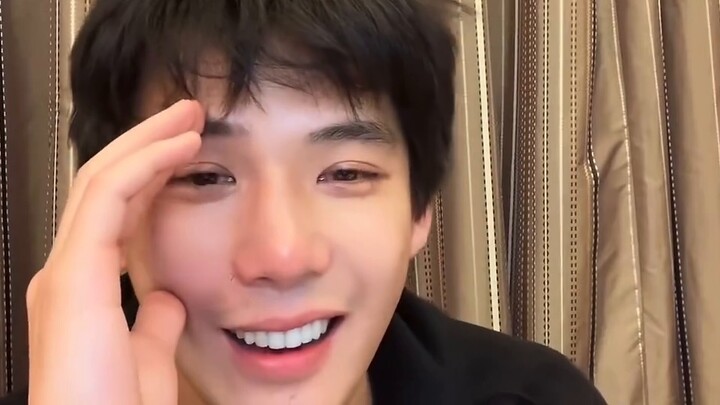 “จริงๆ แล้ว ฉันถูกล่อลวง แต่คุณดูเจิดจ้าเกินไป และเราต้องยุ่งระหว่างทาง”