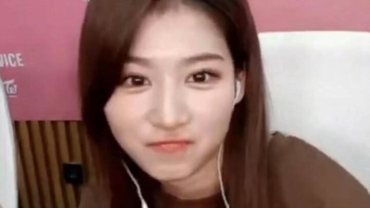 [Chinese Subtitles] Sana Pretends to Be Jealous—25 Seconds That Capture the Pinnacle of Online Roman
