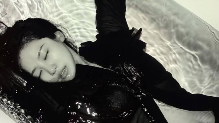 Ning Yizhuo, tolong jangan terus-terusan nyentil batas lagi! Gaya Eropa-Amerika itu nggak begini! Me