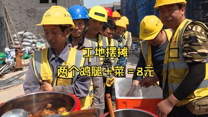 Bày hàng ở công trường