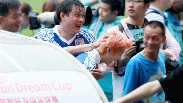 สิบปีแล้ว คุณครูฟ่านก็ยังคอยตามใจเสี่ยวลู่เหมือนเดิม