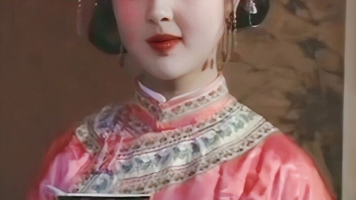 Bagaimana mungkin ada orang yang tertawa lebar dengan gigi terlihat penuh tapi tetap terlihat begitu