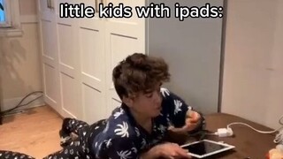 ชาวเน็ตเลียนแบบเด็กน้อยเล่นไอแพด ความรู้สึกนี้ถูกถ่ายทอดได้สมจริงมาก...
