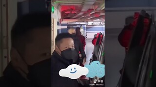OMG 😭 yesterday🦁 picked up 🐰😭😍😳#wangyibo #xiaozhan #bjyxszd #bjyx #yizhan#yiboofficial #wangyibo王一博
