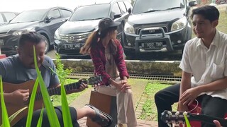 SUSTER EL PARA PEMAIN DISELA ISTIRAHAT MAIN MUSIK