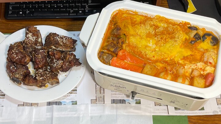 Desserts with hot pot, enjoy your weekend