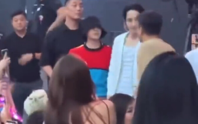 G-Dragon and Lee Joo-hee ran into JYP at Bruno Mars’s concert.