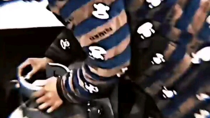 Ông nội: Lại đây, lại đây, cháu biết nhiều quá rồi.