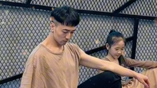 【باي باي شياو】 درس رقص صيني جميل لرقصة "بي شانغ غوان"