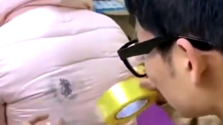 Làm thế nào để xử lý các vết bẩn trên áo lông vũ?