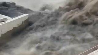 Momen pembuangan air secara mendadak