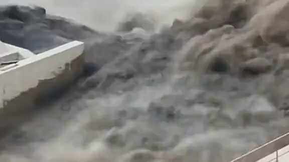 لحظة تصريف الفيضان