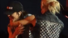 Hyun-chen splashes water on Xiao-fei from many angles, haha, Long-fu is already crazy